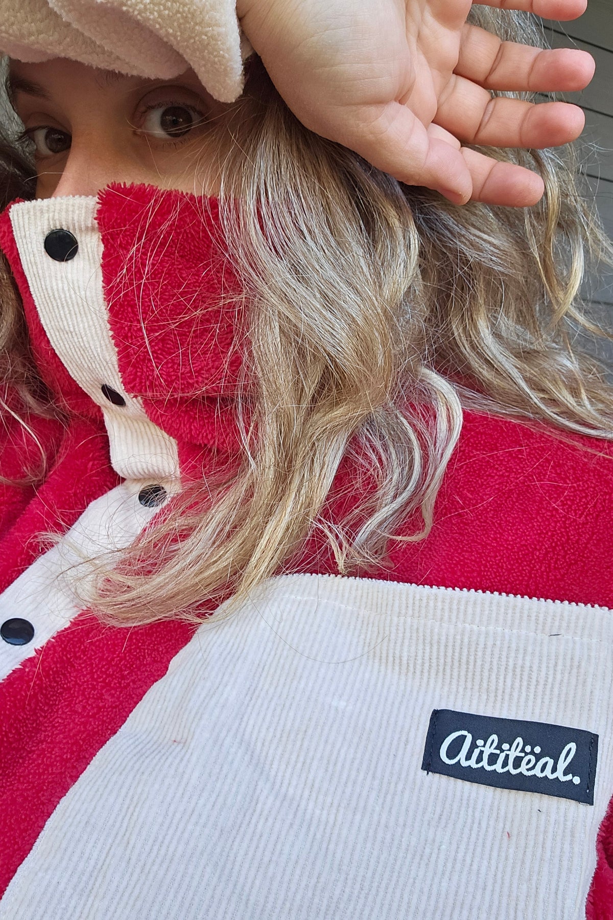 Sweat polaire upcyclé, polaire fleurie recyclée, poche plaquée, col montant, fait à Verdun