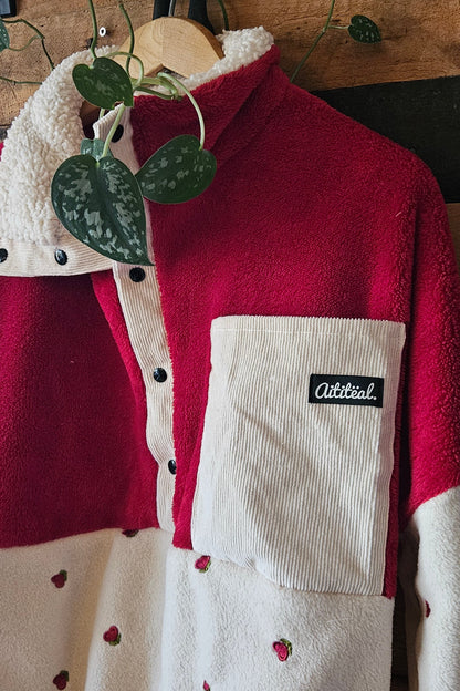 Sweat polaire upcyclé, polaire fleurie recyclée, poche plaquée, col montant, fait à Verdun